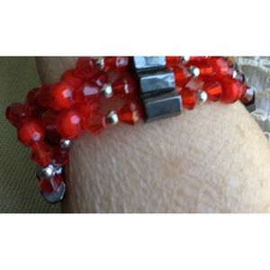 Magnetic bracelet/necklace